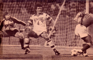 Manic 82 Road Back Andrew Parkinson, Rowdies Jurgen Stars