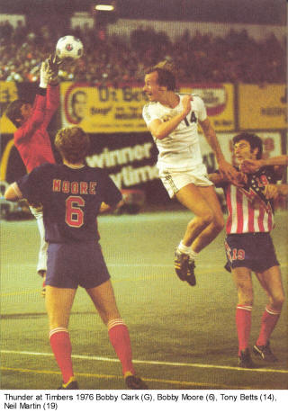 Portland Timbers vs. San Antonio Thunder 1976 Bobby Clark, Bobby Moore, Tony Betts, Neil Martin