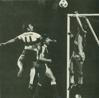 NASL Soccer Vancouver Whitecaps 79 Home Back Kevin Hector, 5-2-79, Sockers Gert Wieczorkowski